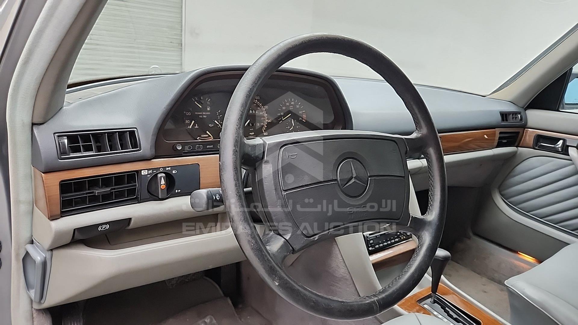 1989 MERCEDES 300 VIN: WDBCA24D0KA438919