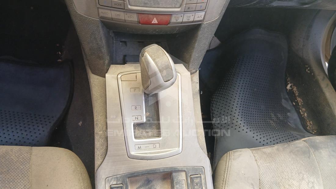 2011 Subaru Outback - Scrap without document — Gear View — Photo 16