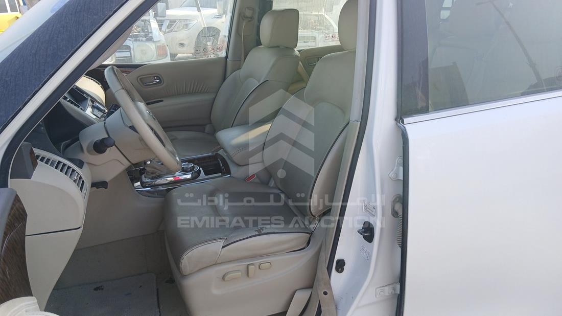 نيسان باترول 2019 — زاوية السائق الأمامية اليسرى — صورة 12