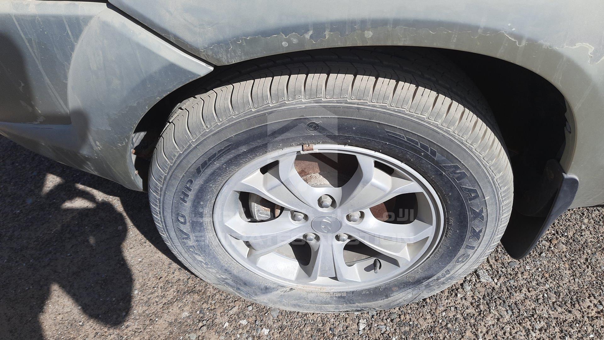 2009 HYUNDAI TUCSON VIN: KMHJM81B29U038399