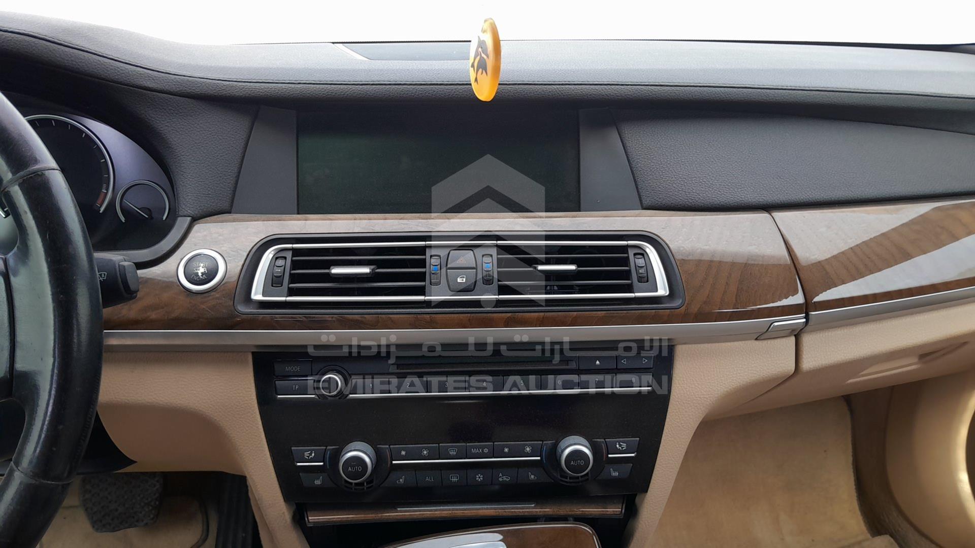 2009 BMW 740 LI VIN: WBAKB41039CY45684