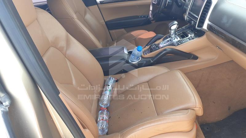 WP1ZZZ92ZFLA58456 Auction: EmiratesAuction Lot: 409142 WP1ZZZ92ZFLA58456 Porsche Cayenne S 2015 GOLD Photo 24