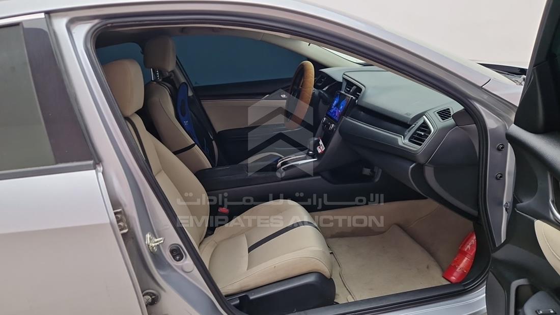 هوندا سيفيك 2021 — زاوية الراكب الأمامي للمقعد — صورة 27