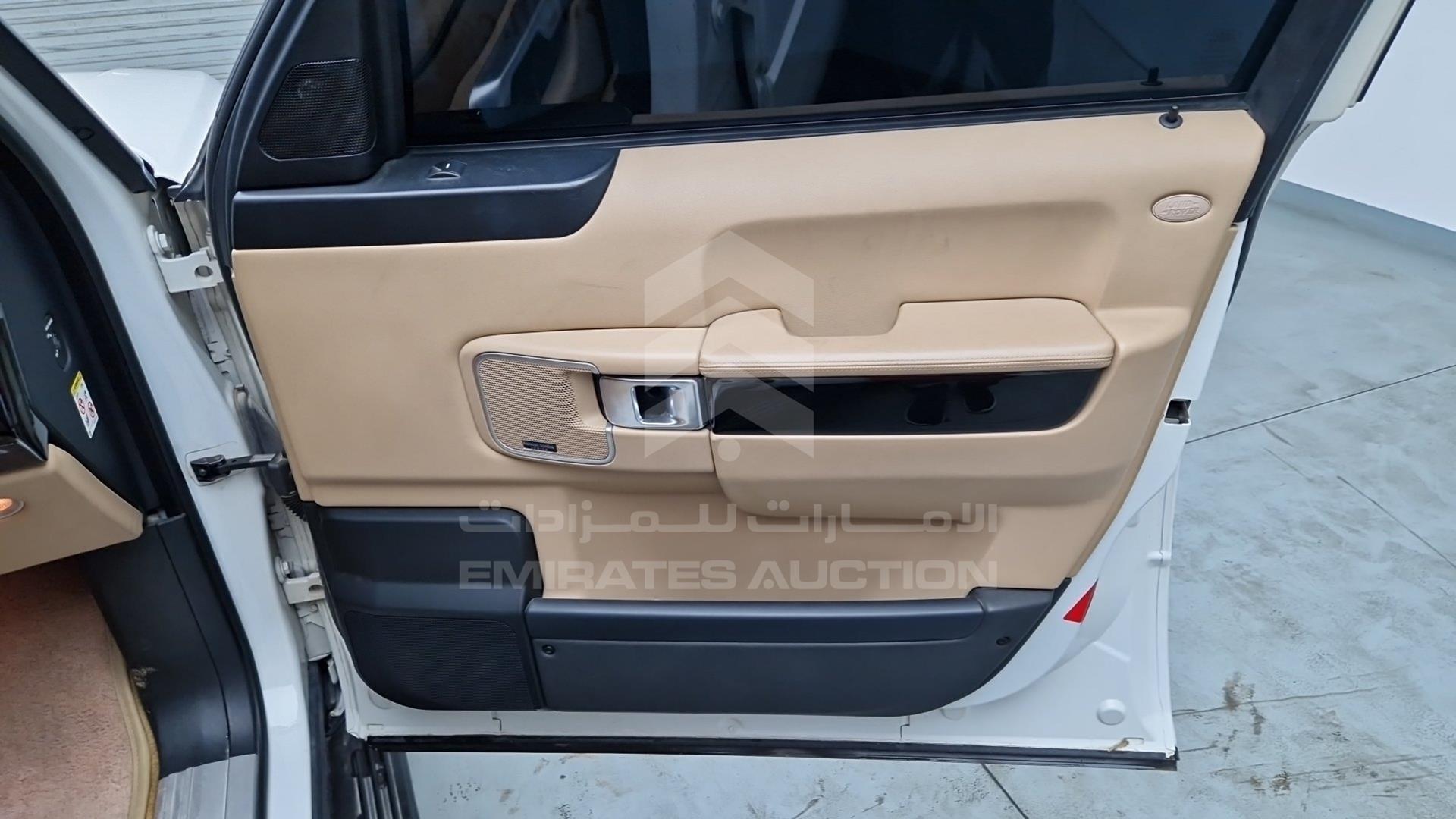 2011 RANGE ROVER VOGUE VIN: SALLMEME4BA337190