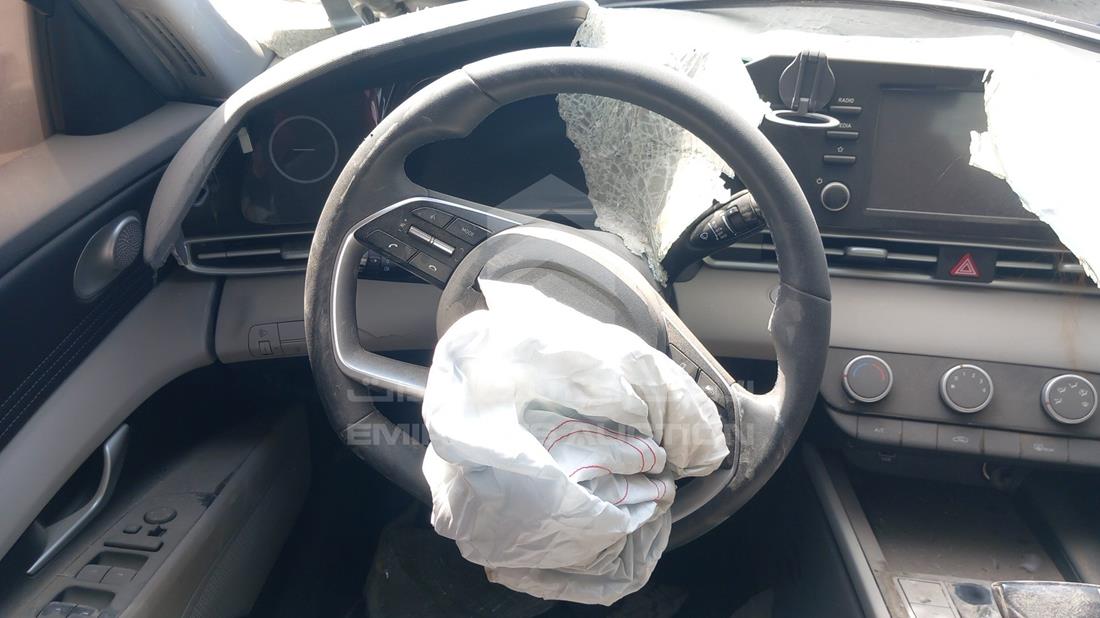 2024 Hyundai Elantra — Steering & Mounted Controls — Photo 12