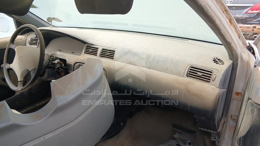 نيسان صني 2000 — زاوية واجهة الراكب الأمامي الأيمن — صورة 23