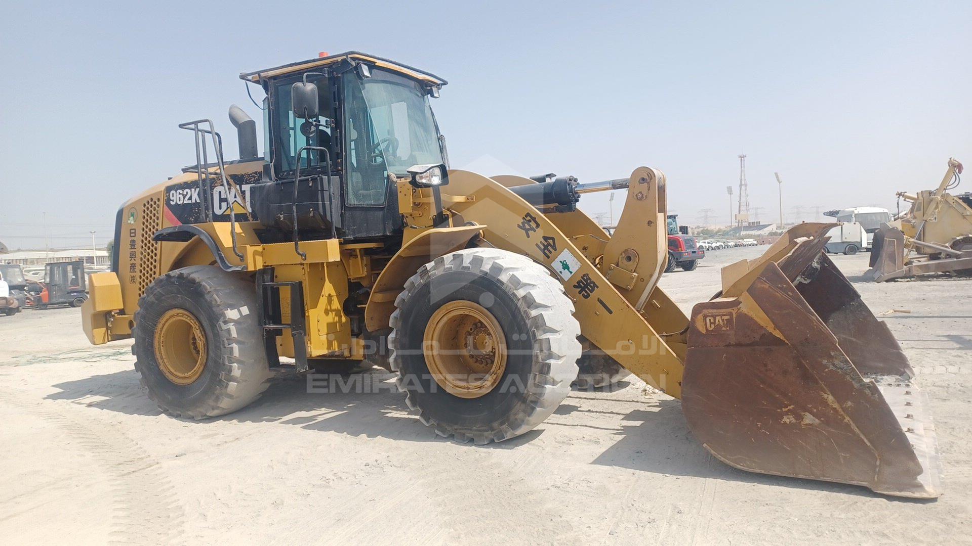 2017 CATERPILLAR --- VIN: CAT0962KVFLL00236