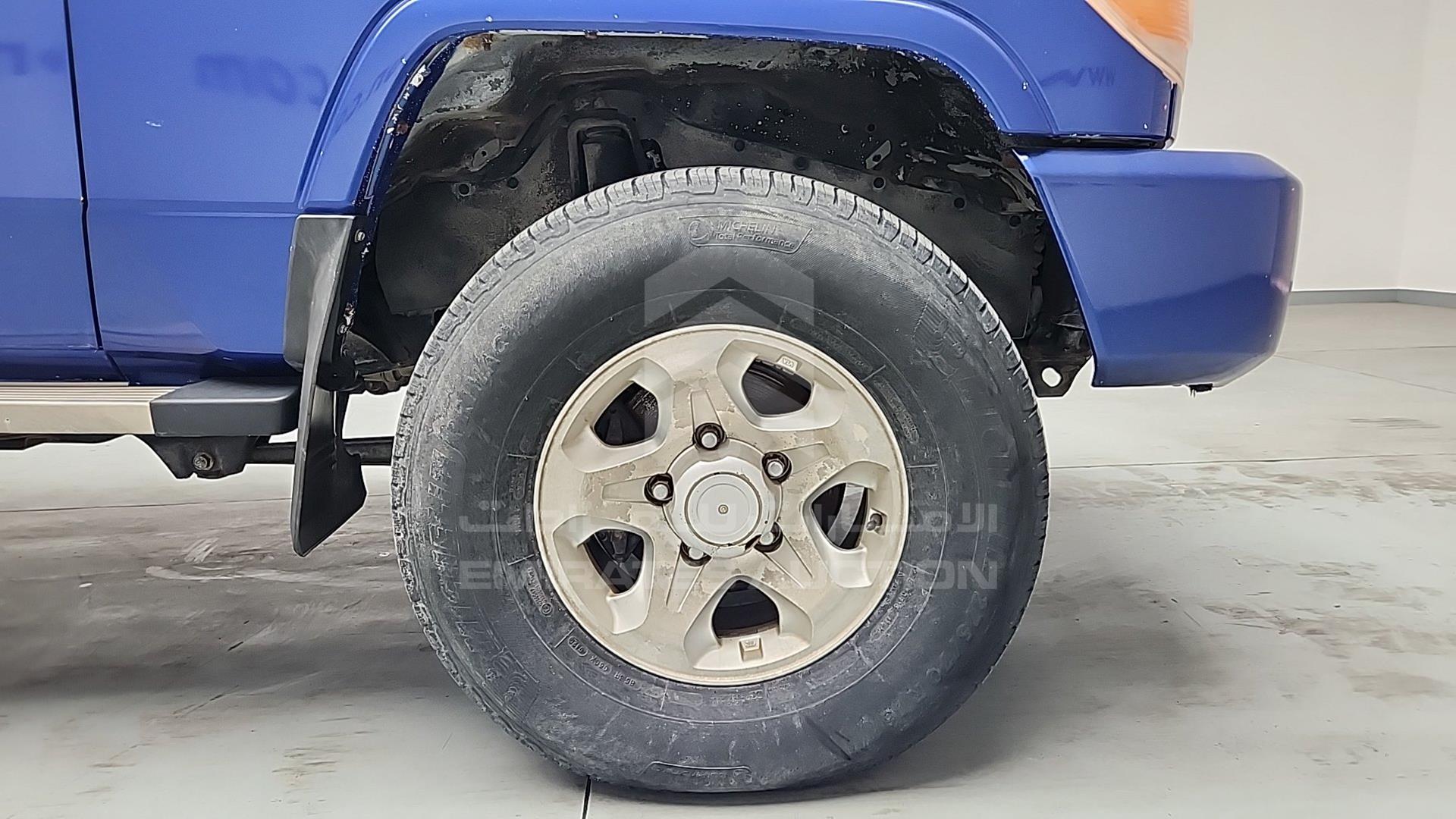 2013 TOYOTA LAND CRUISER VIN: JTFBU71J1D4703089