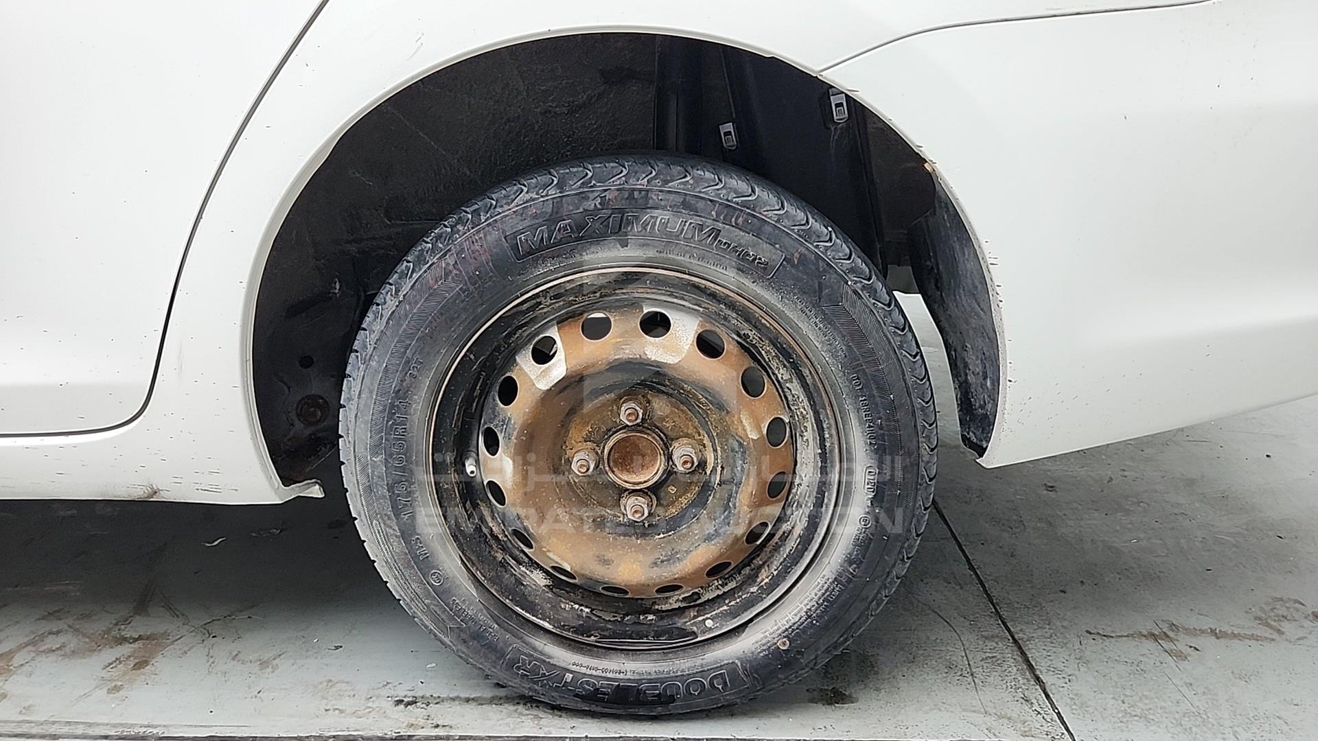 2009 TOYOTA YARIS VIN: JTDBW923494025637