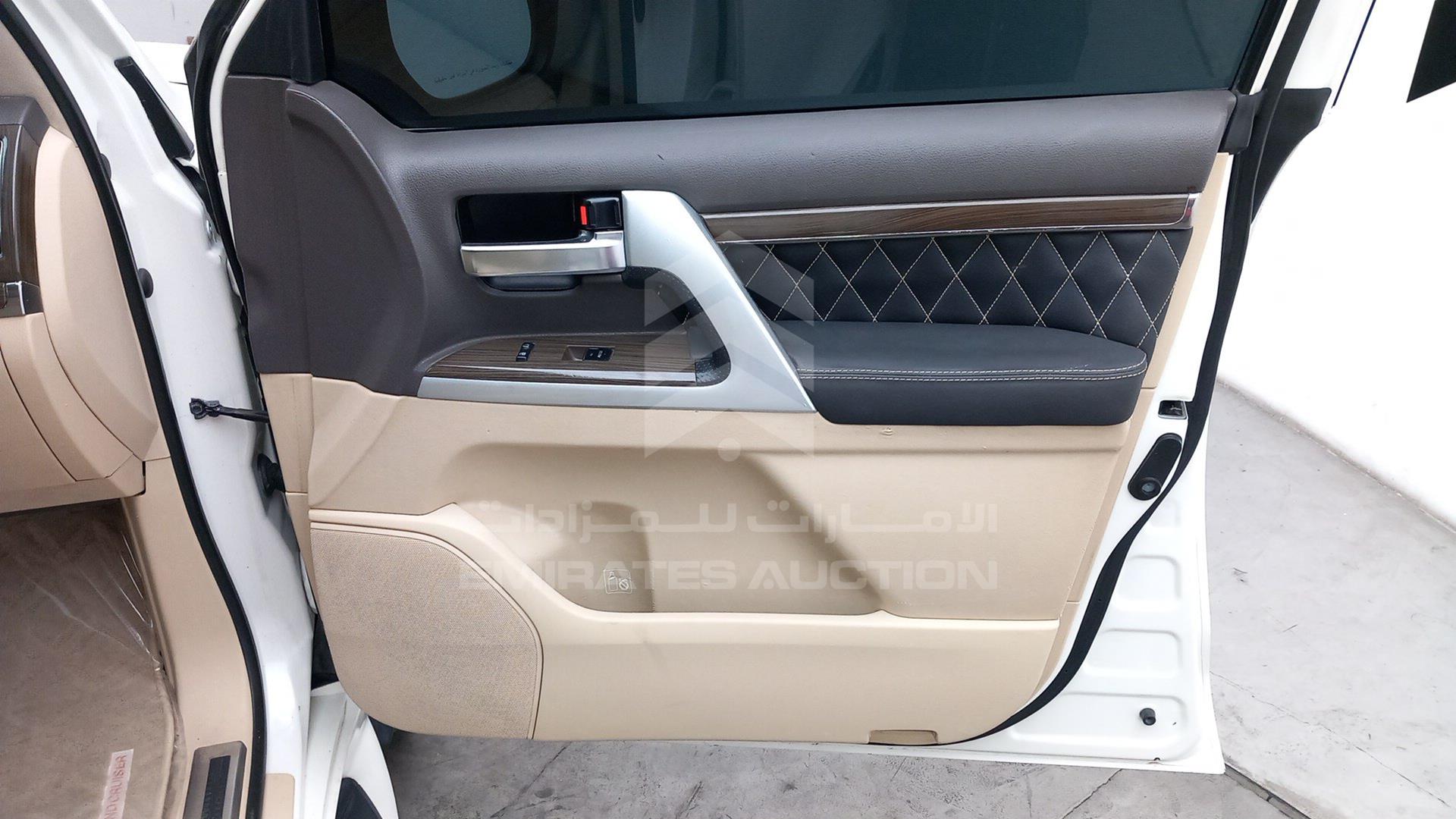 2016 TOYOTA LAND CRUISER VIN: JTMHY05J6G4036341