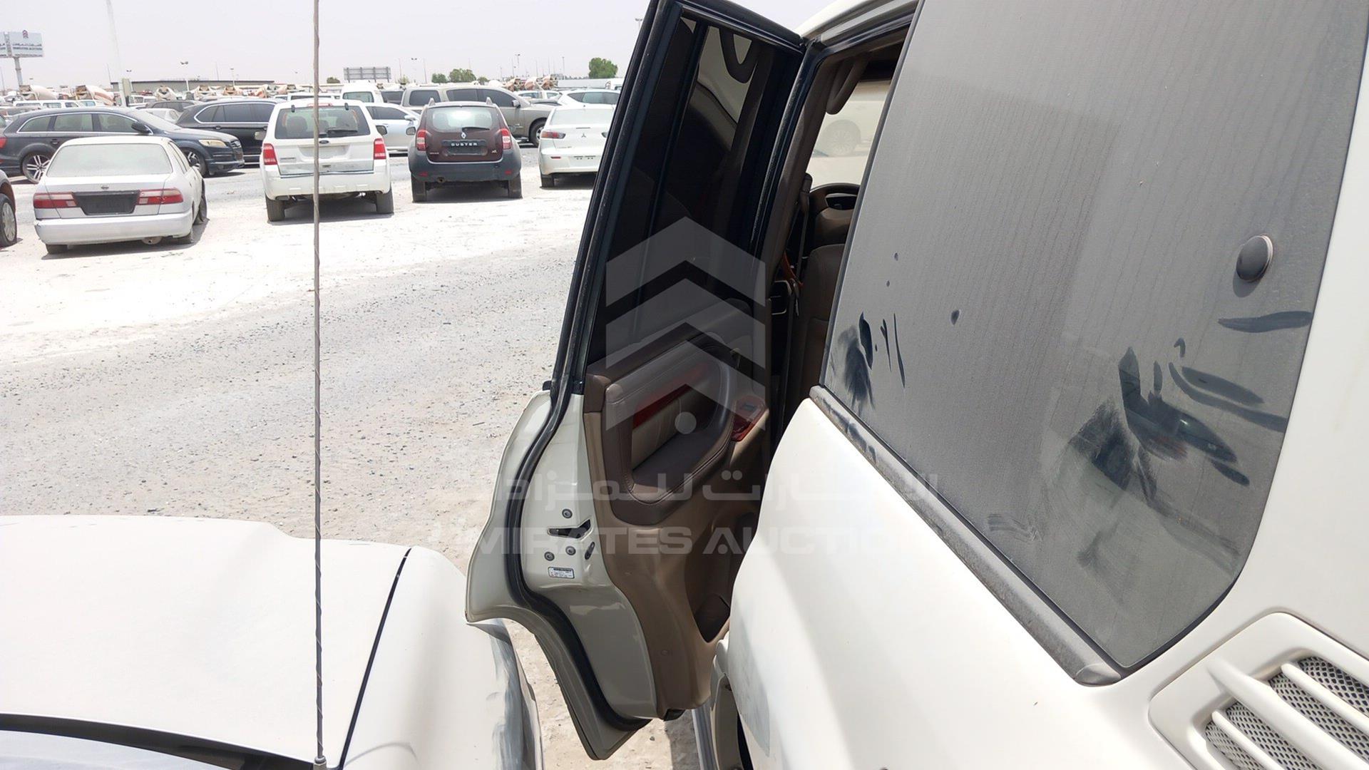 2000 LEXUS LX 470 VIN: JT6HT00W1Y0112100