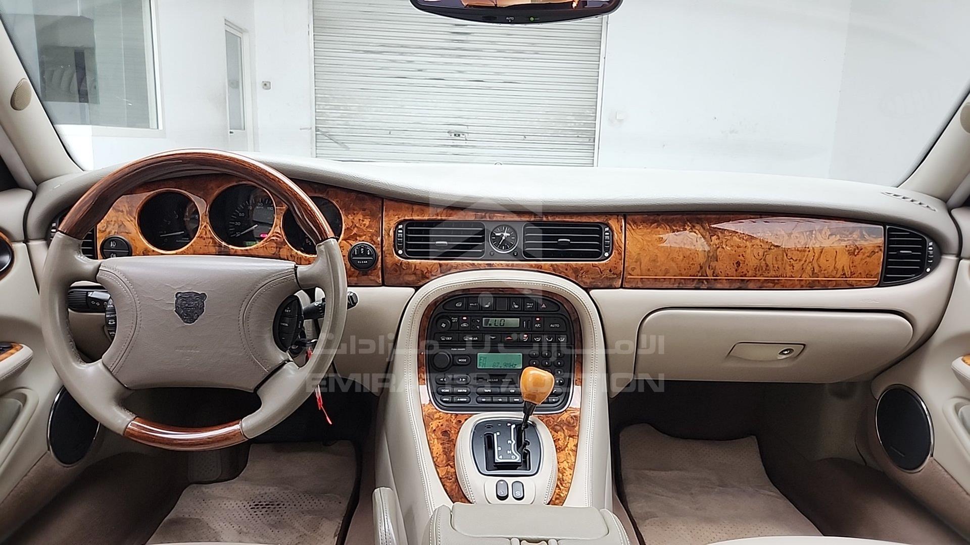 1999 JAGUAR X J 8 VIN: SAJKD684XXC868976