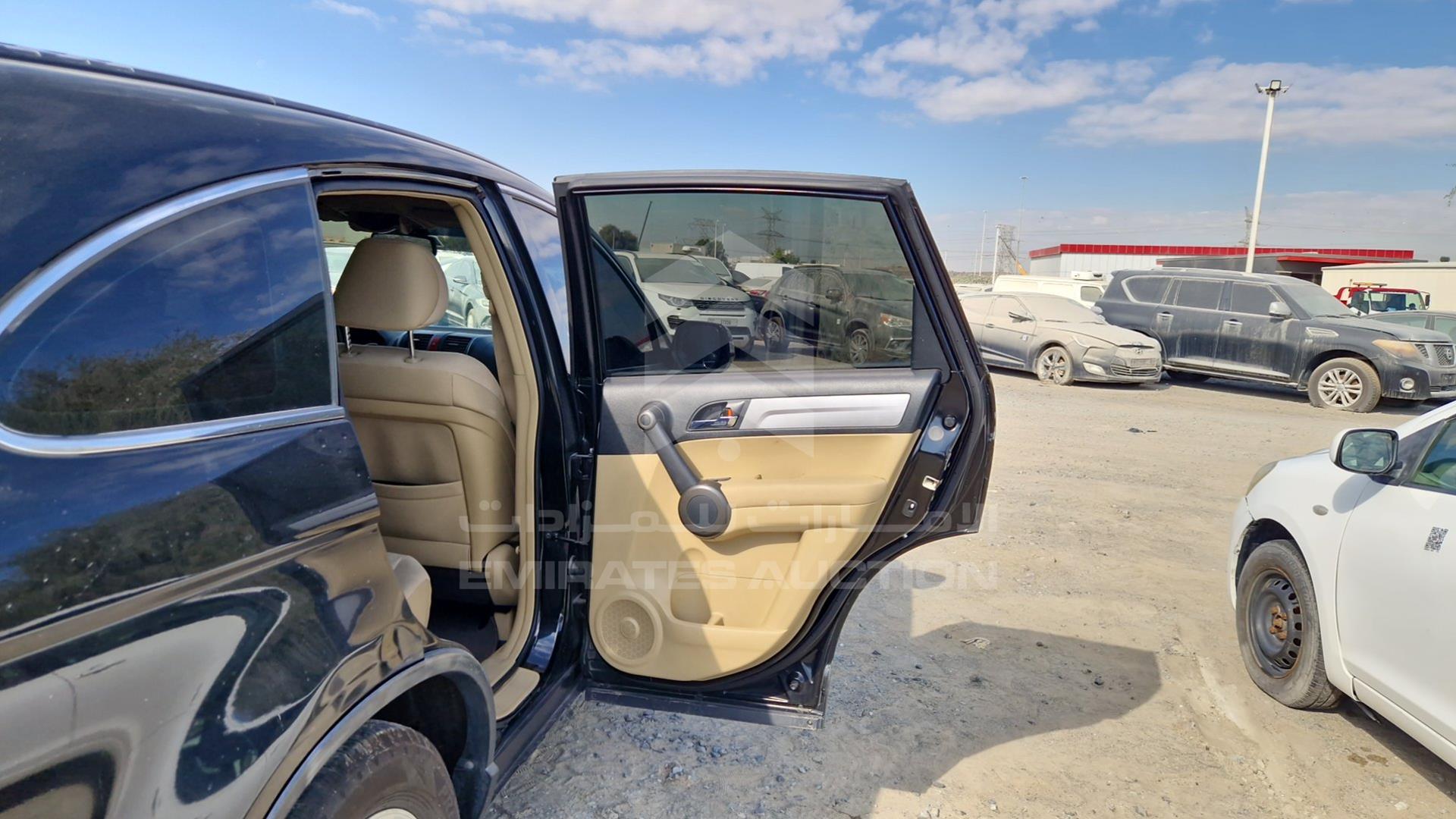 2011 HONDA CRV VIN: JHLRE4854BC400793