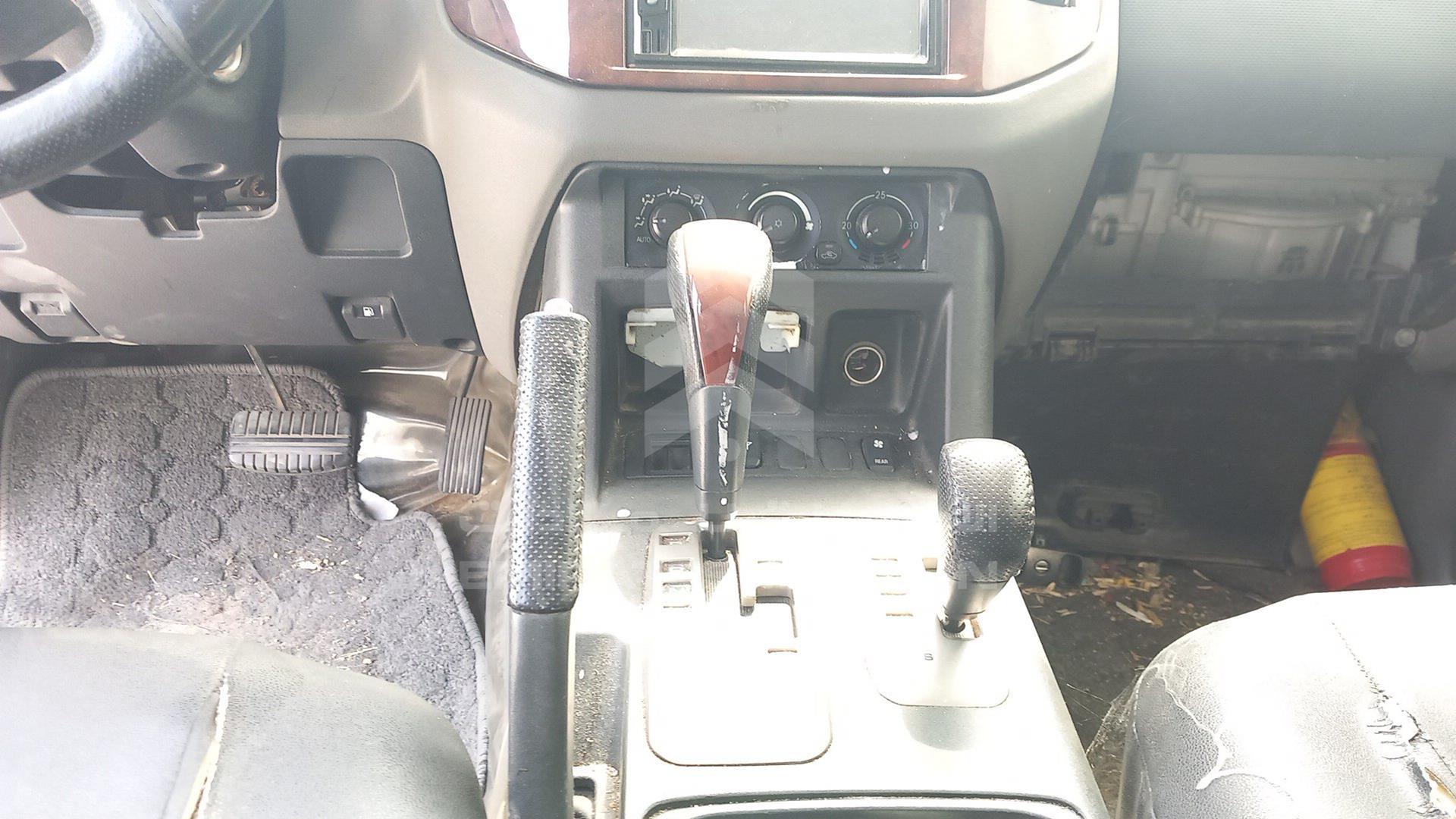 2006 MITSUBISHI PAJERO VIN: JMYLRV73W6J713137