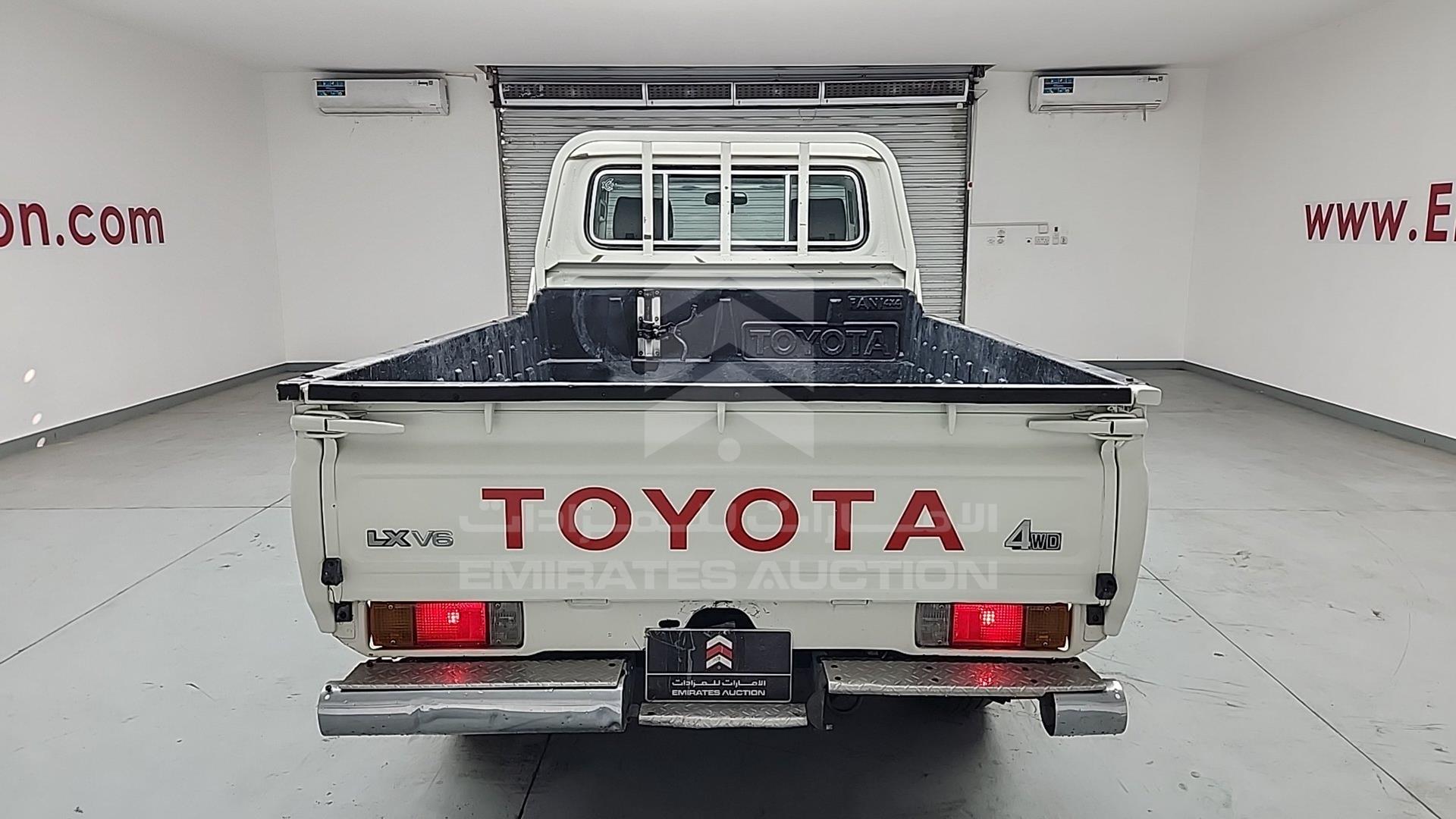 2013 TOYOTA LAND CRUISER PICKUP VIN: JTFLU73J6D4538691