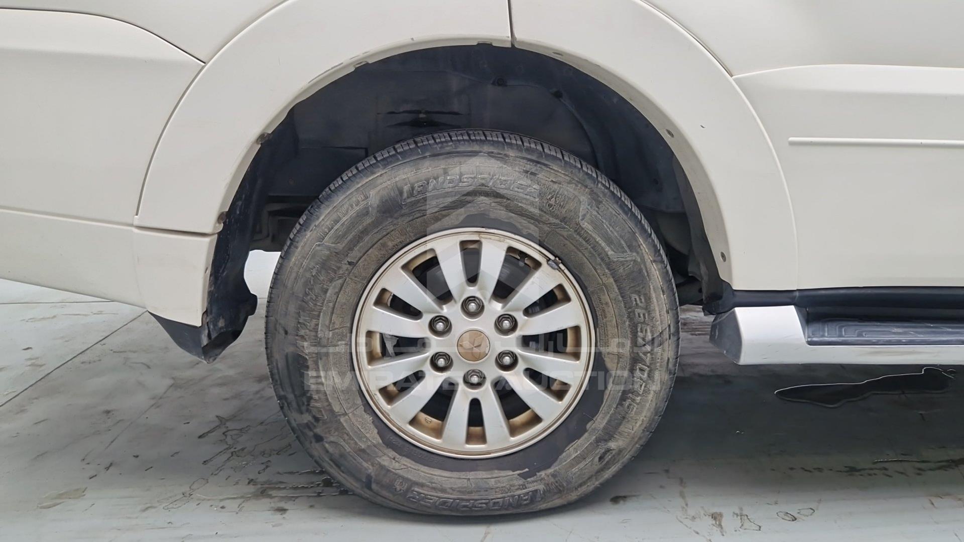 2011 MITSUBISHI PAJERO VIN: JMYLRV95WBJ708816