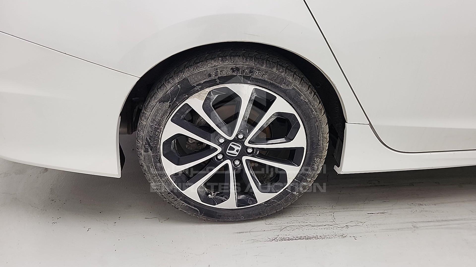 2016 HONDA ACCORD VIN: LUCCR2647G3413109