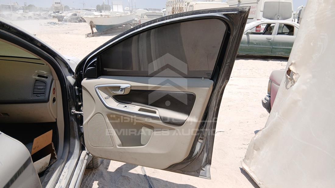 2012 Volvo XC 60 — Front Right Door — Photo 25