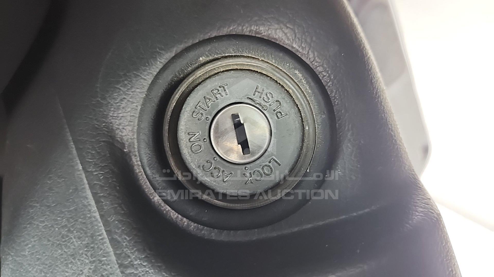 2000 MITSUBISHI PAJERO VIN: JMY0RV310YJ704581