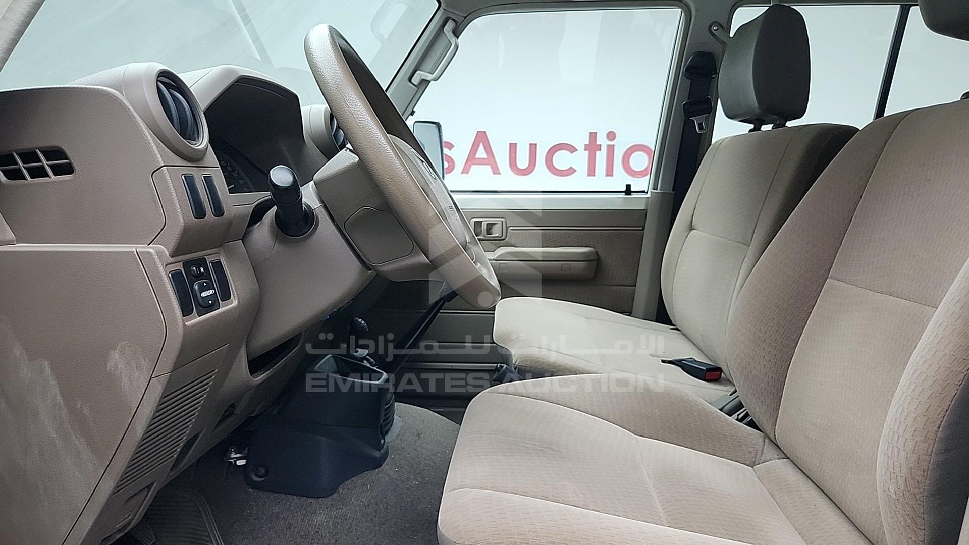 2017 TOYOTA LC 76 VIN: JTEEU73J7H4200784