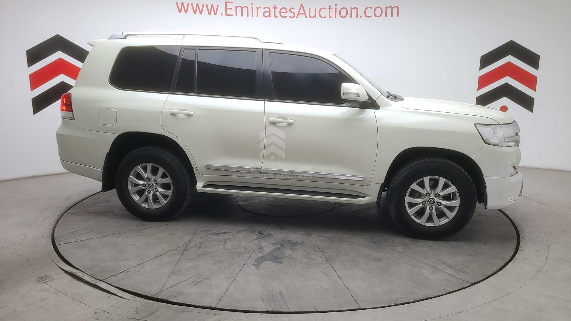 2017 TOYOTA LAND CRUISER VIN: JTMHU01JXH4137417