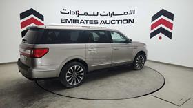 2020 Lincoln Navigator — Rear Right Angle — Photo 6 — Thumbnail