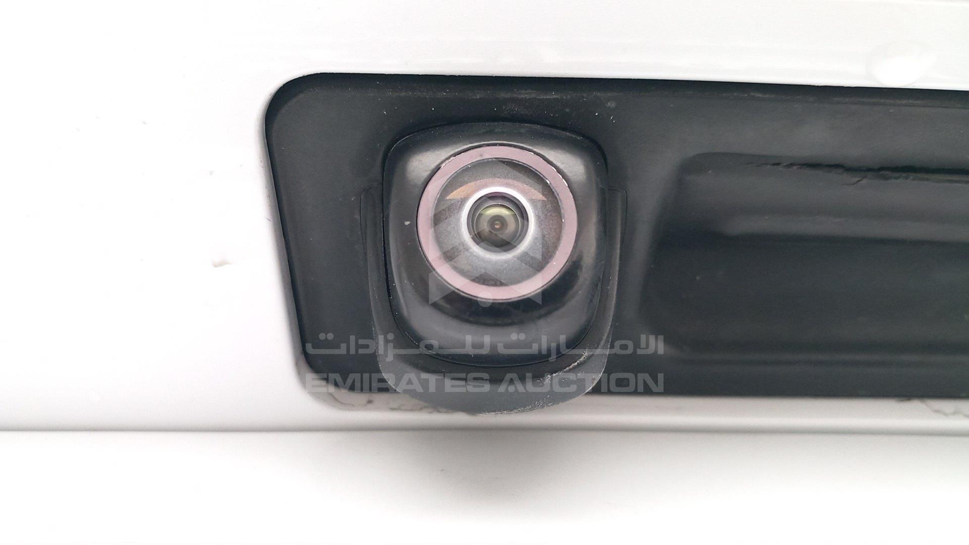 2017 HYUNDAI GENESIS VIN: KMHGN41E7HU183544