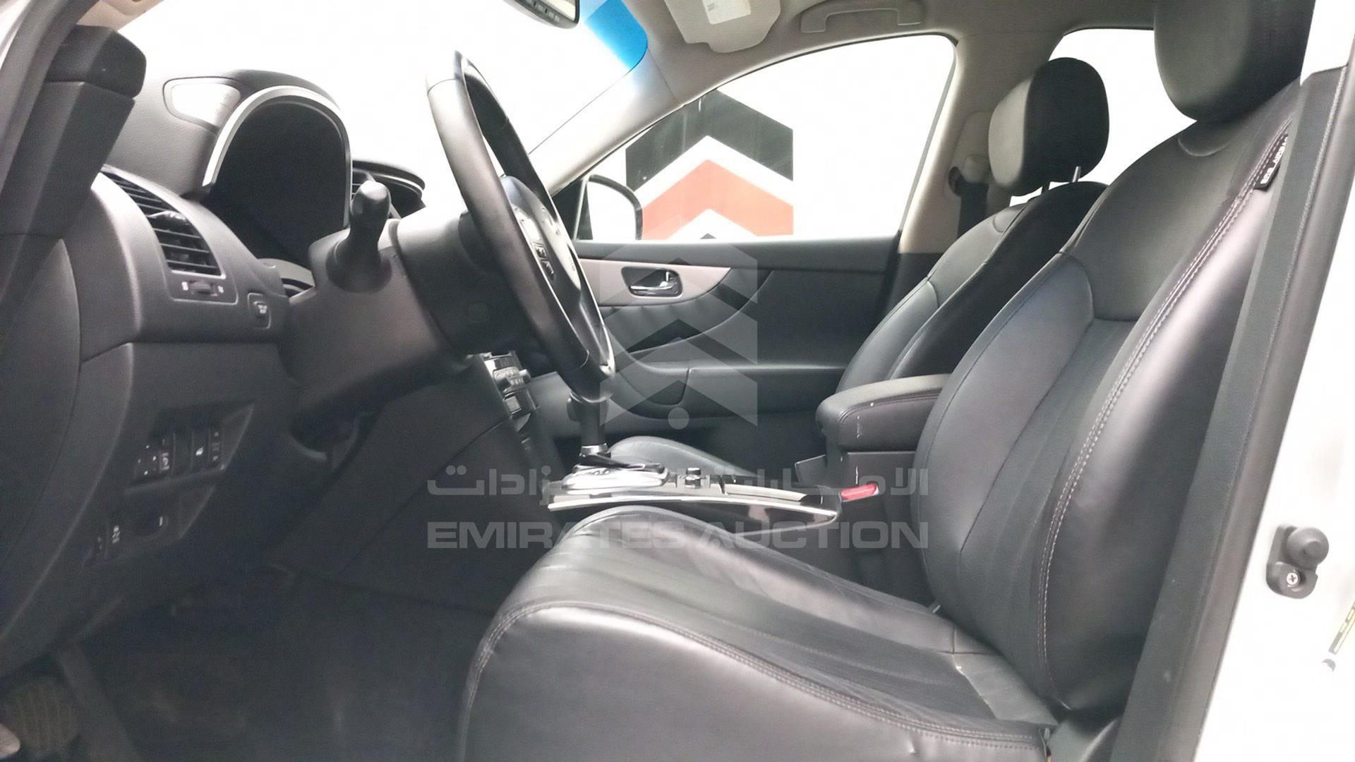 2016 INFINITI QX 70 VIN: JN8CS1MU8GM670204