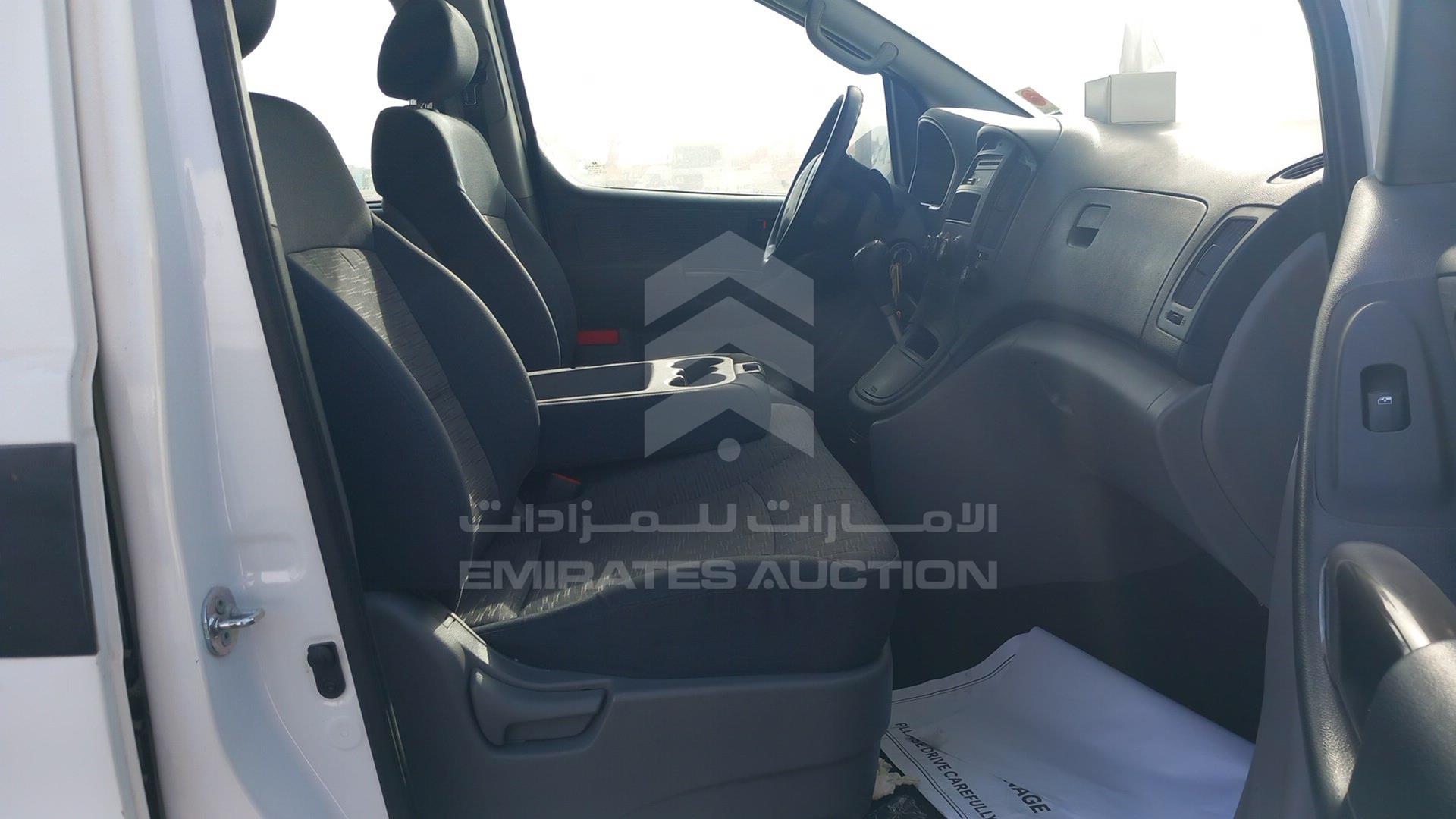 2016 HYUNDAI H1 VIN: KMJWA37RXGU725731
