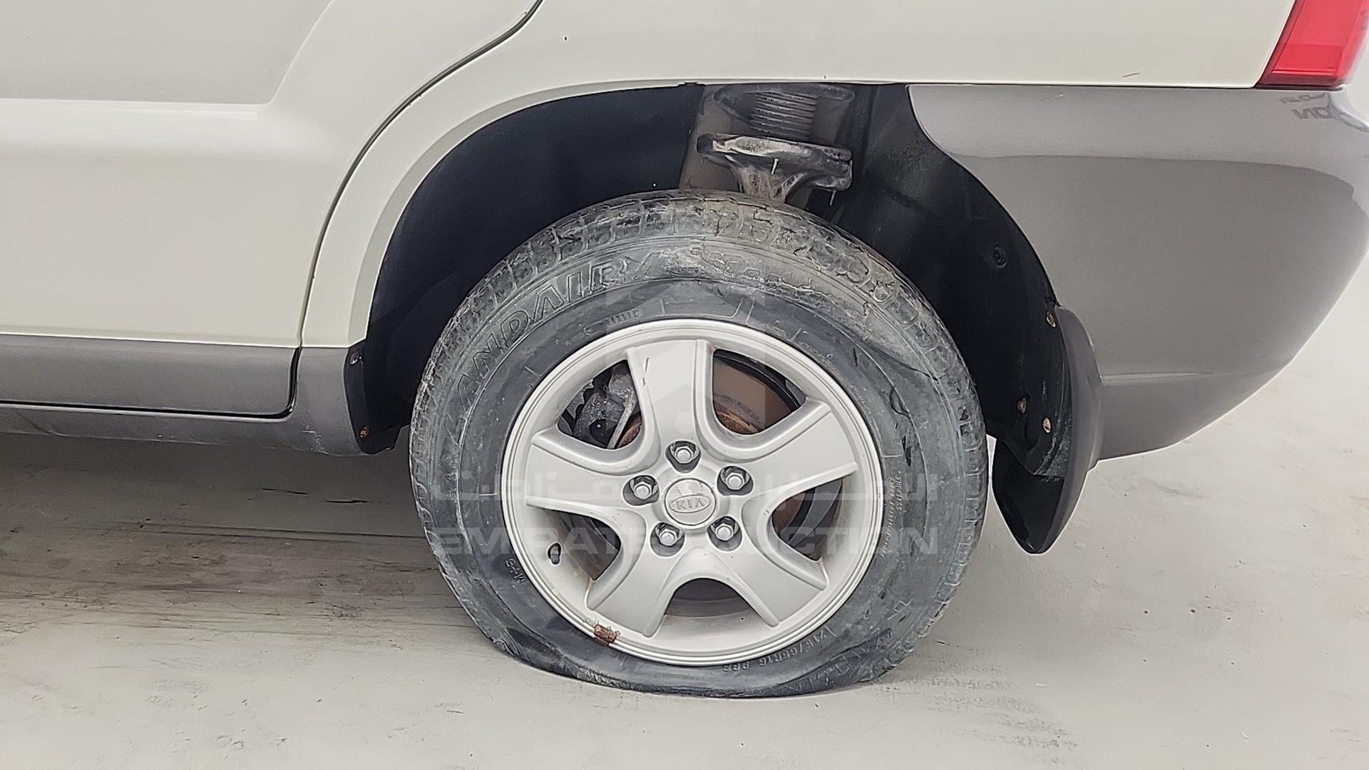 2007 KIA SPORTAGE VIN: KNAJE552277327222