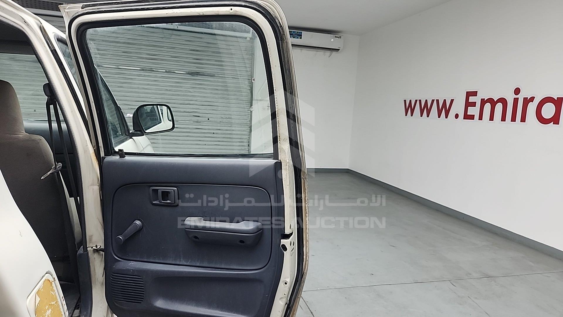 2005 TOYOTA HILUX VIN: JTFDM626150033601