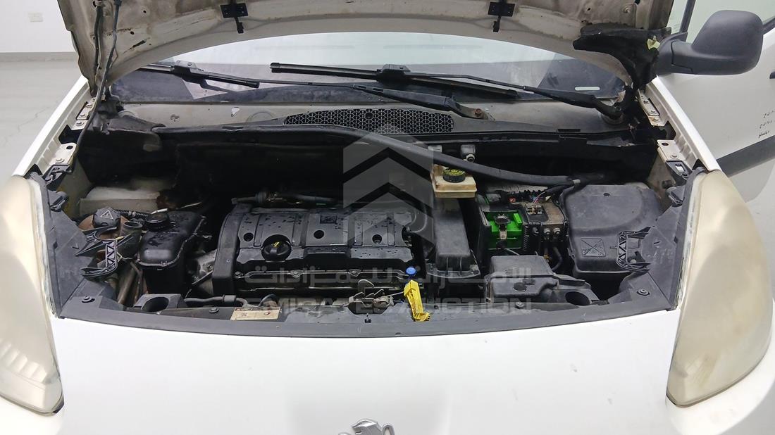2015 Peugeot Partner — Engine Bay — Photo 30