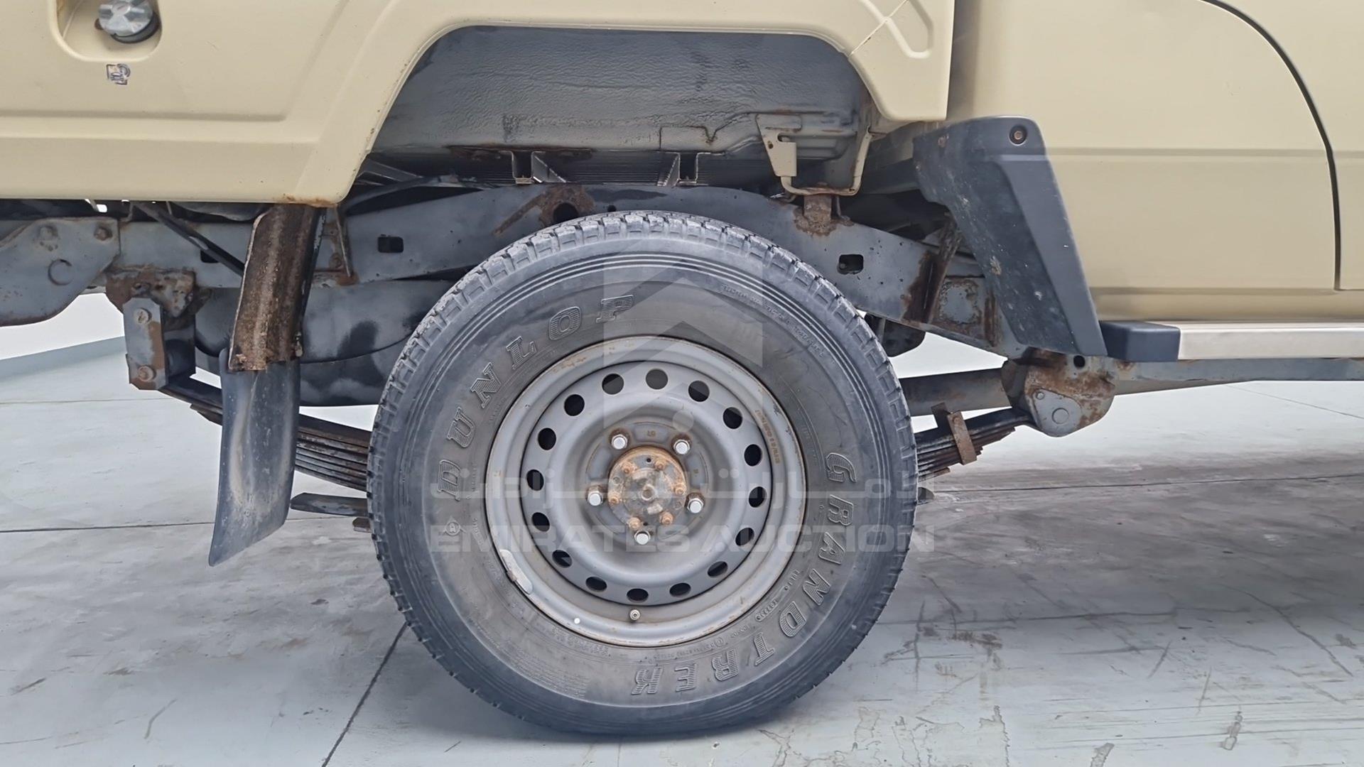 2018 TOYOTA LAND CRUISER VIN: JTFBU71J6J7069756