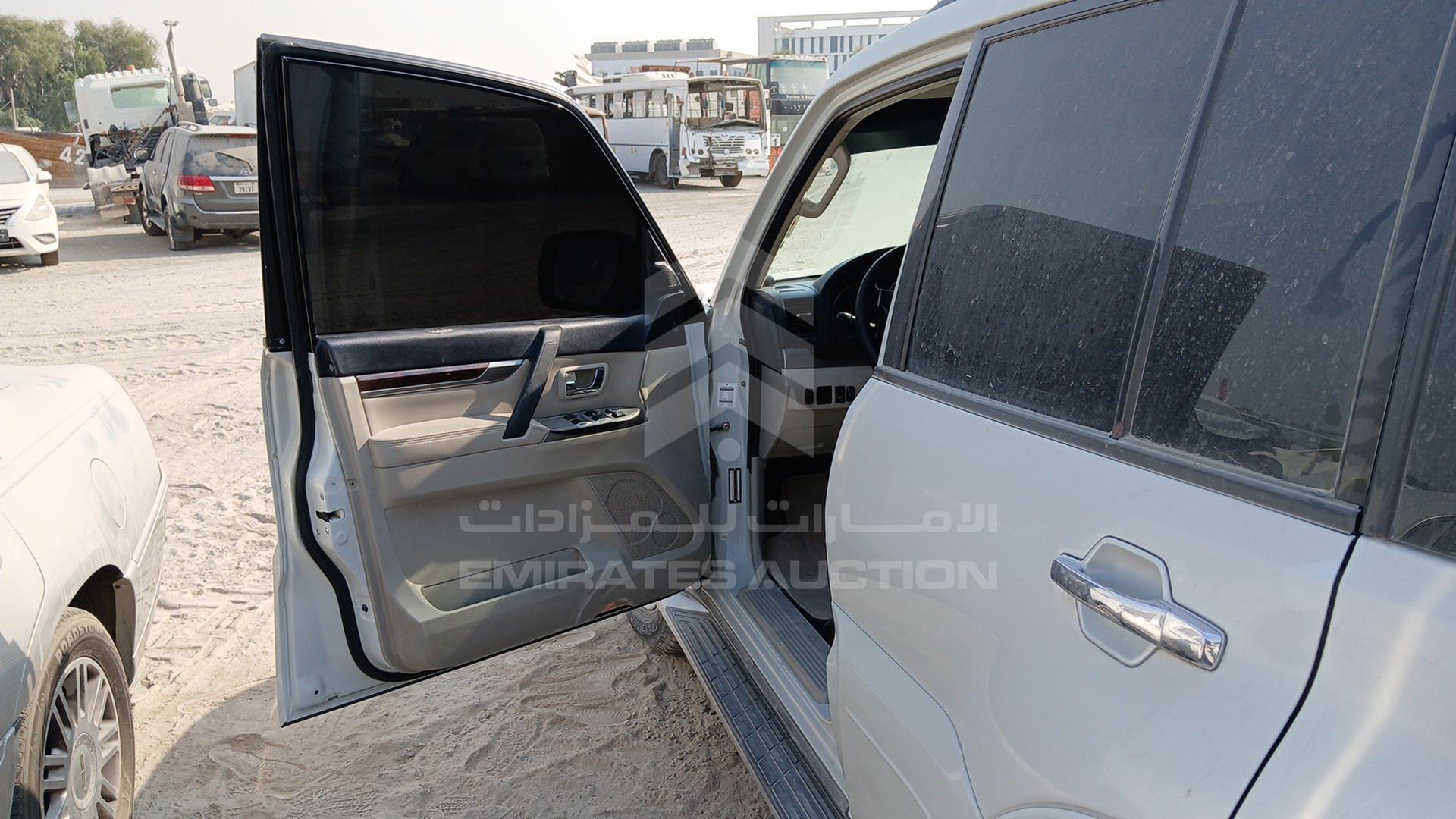 2014 MITSUBISHI PAJERO VIN: JMYLRV95WEJ709535