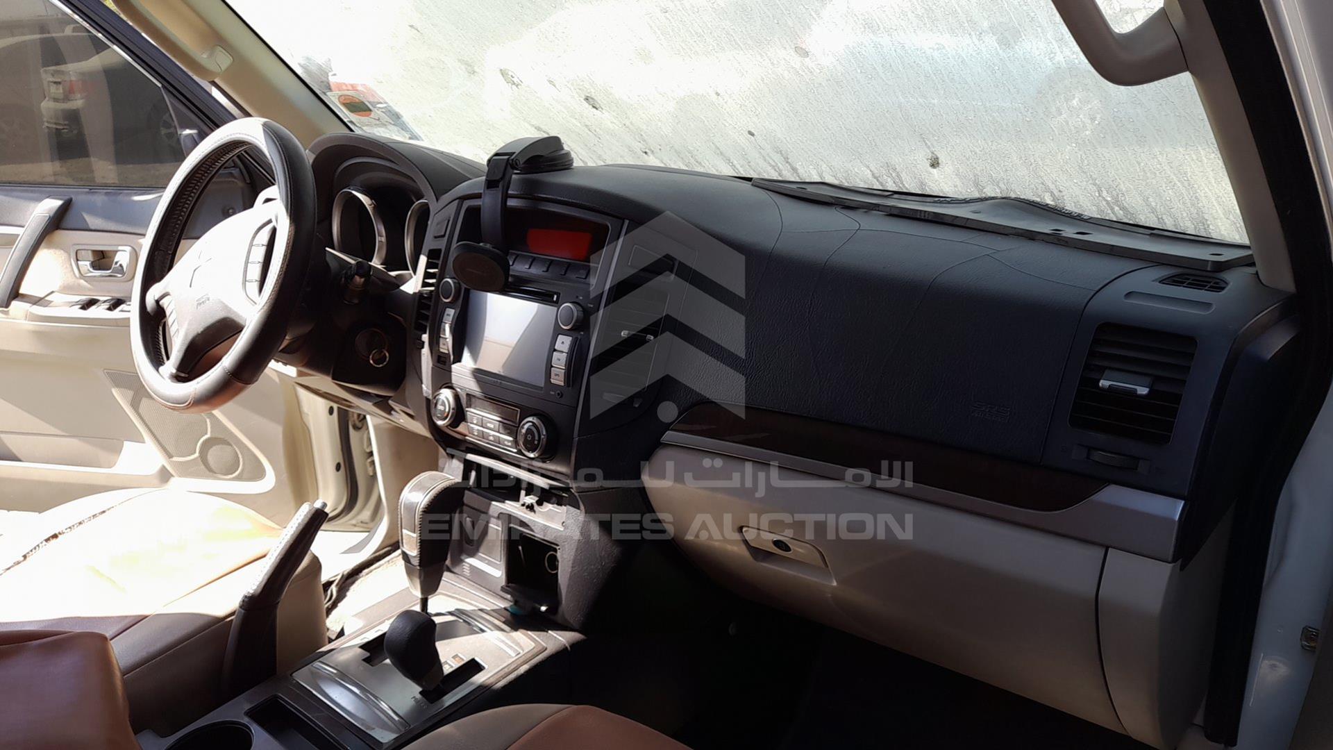 2011 MITSUBISHI PAJERO VIN: JMYLRV95WBJ703096