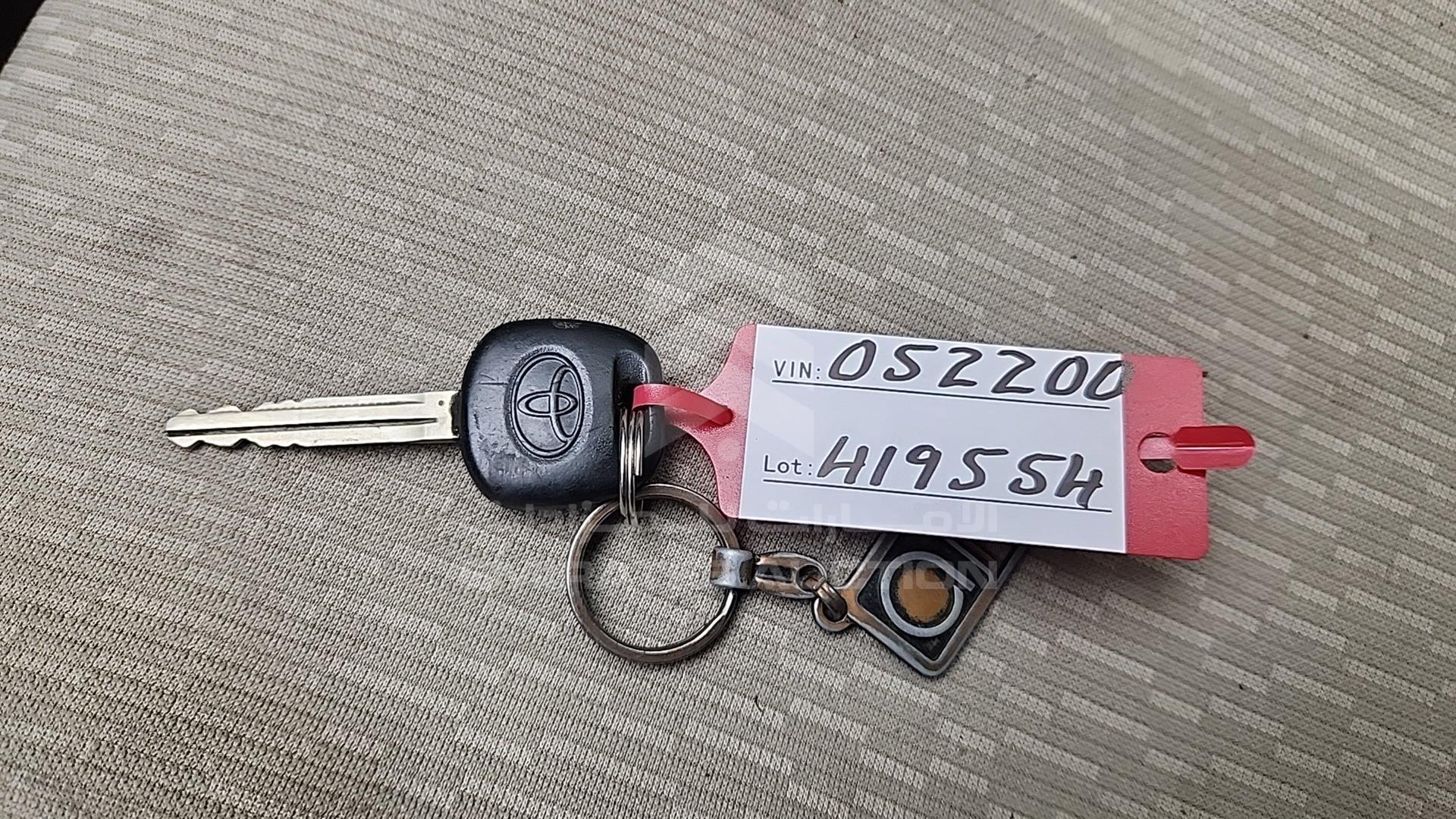 2011 TOYOTA YARIS VIN: JTDBW9234B4052200