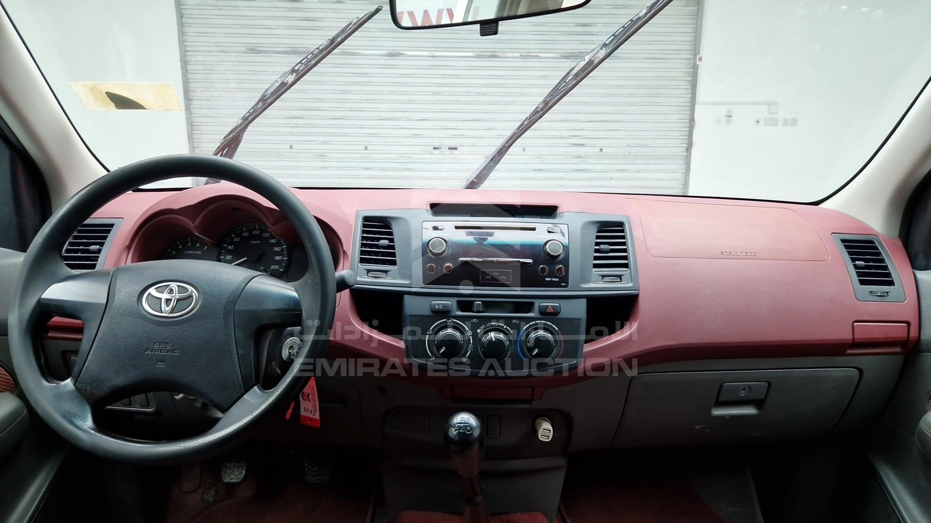 2015 TOYOTA HILUX VIN: MR0EX12G7F2352671
