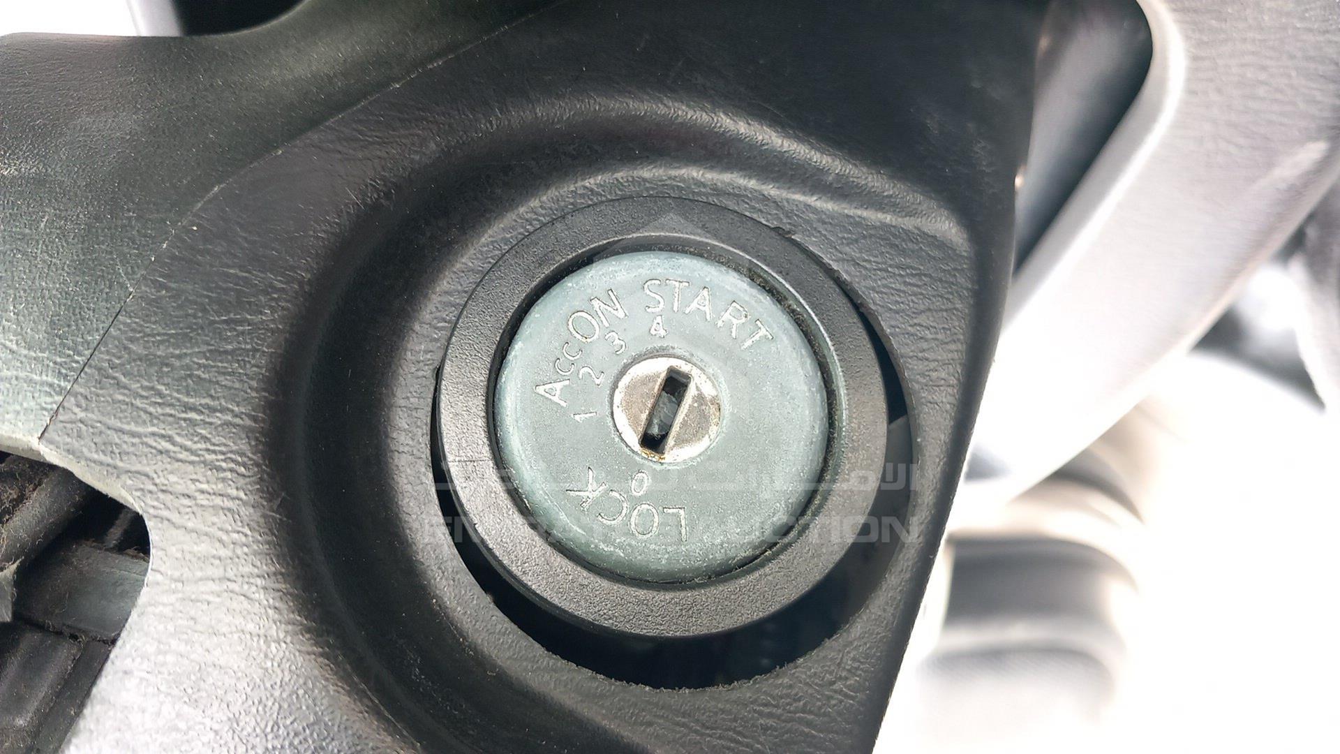 2002 NISSAN PATHFINDER VIN: JN8DR09Y52W705302
