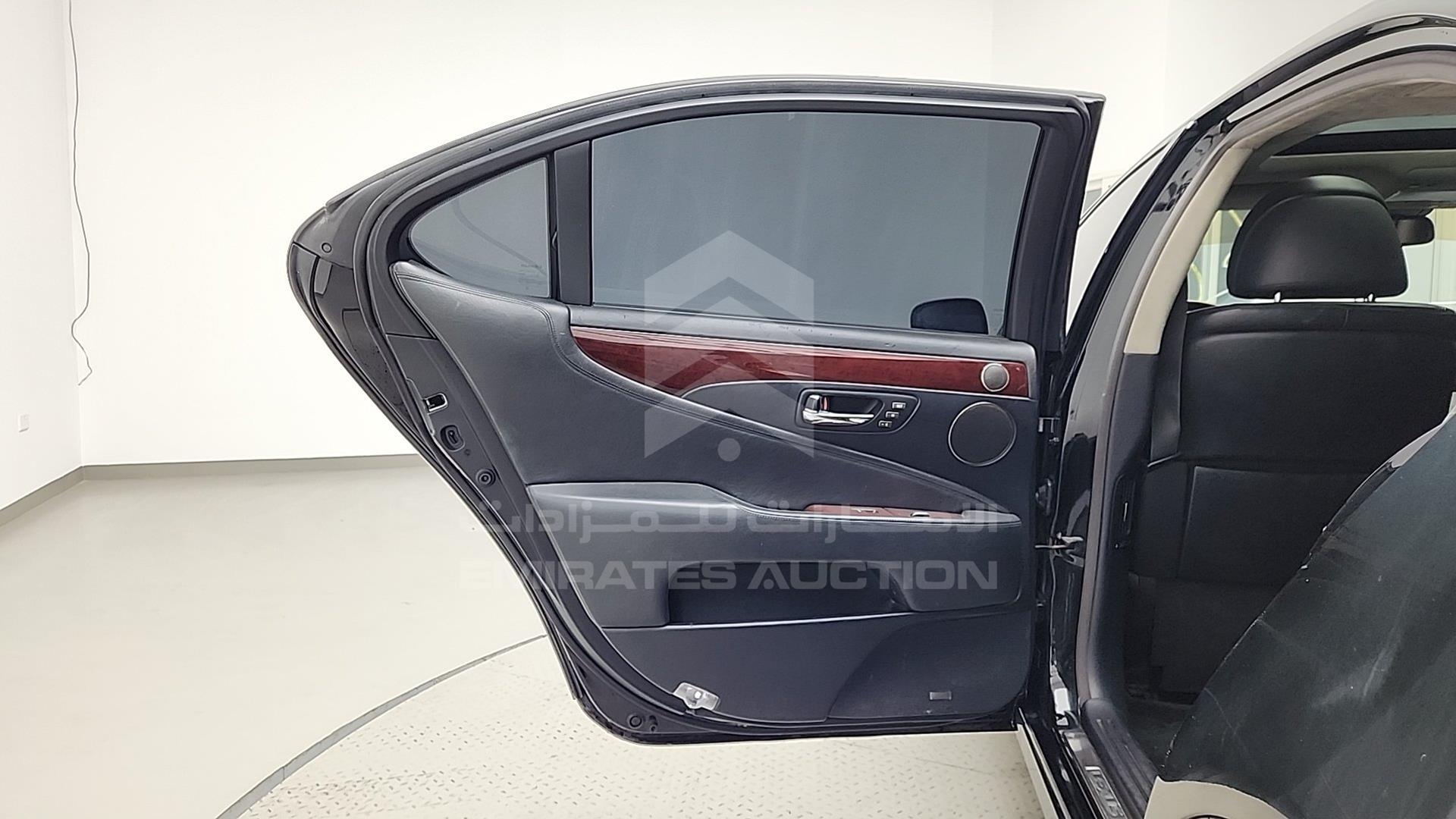 2009 LEXUS LS 460 VIN: JTHGL46F305036386