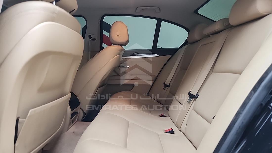 بي ام دبليو 535 اى 2015 — زاوية الراكب الخلفي اليسرى — صورة 23