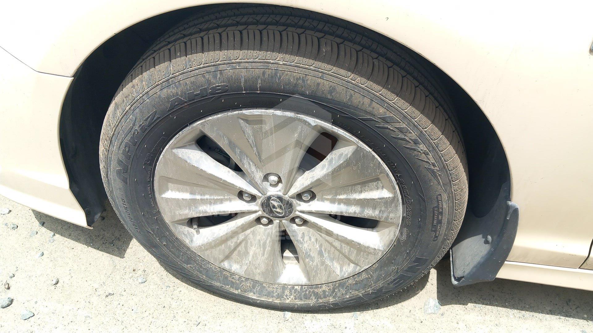 2019 HYUNDAI SONATA VIN: KMHE24135KA092943