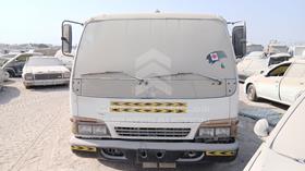2000 Isuzu NPR — Full Front View — Photo 1 — Thumbnail