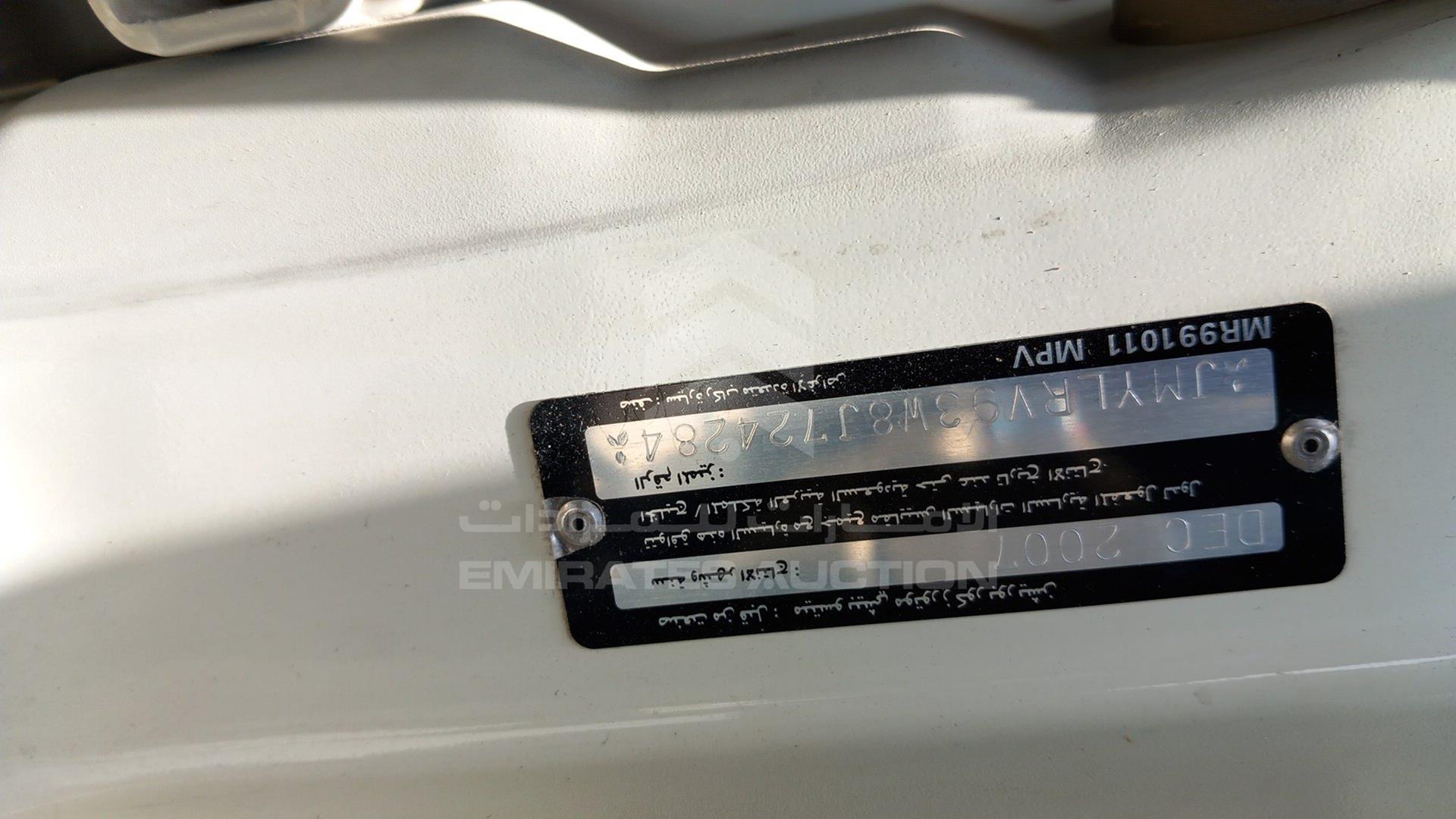 2008 MITSUBISHI PAJERO VIN: JMYLRV93W8J724284