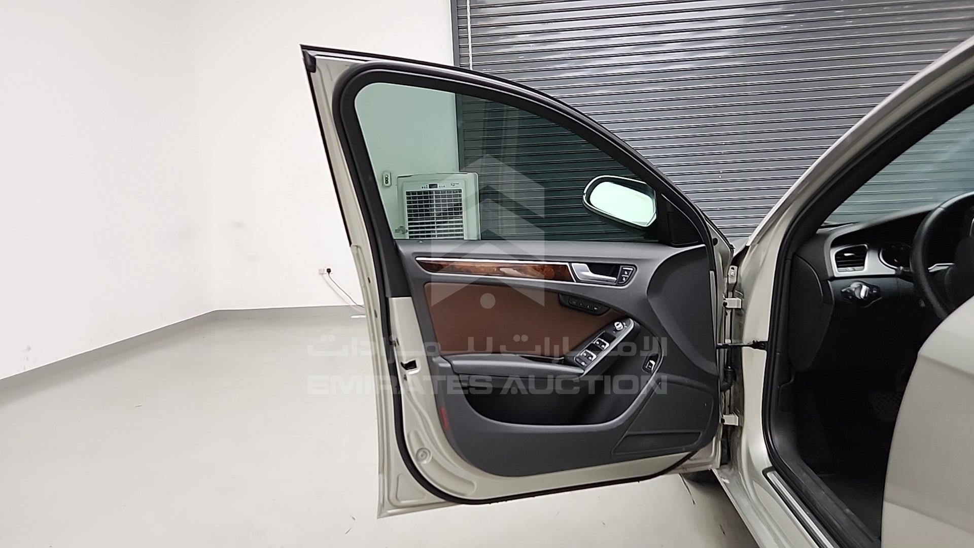 2015 AUDI A4 VIN: WAUACCFL2FN012075