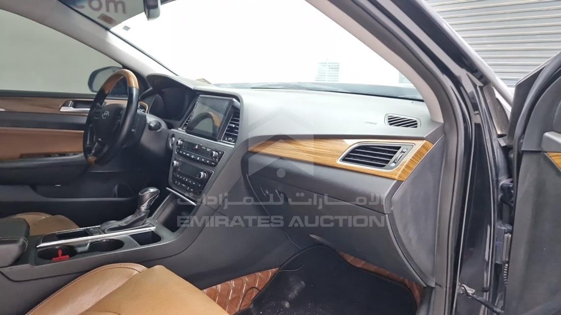 هيونداي سوناتا 2015 — زاوية واجهة الراكب الأمامي الأيمن — صورة 31
