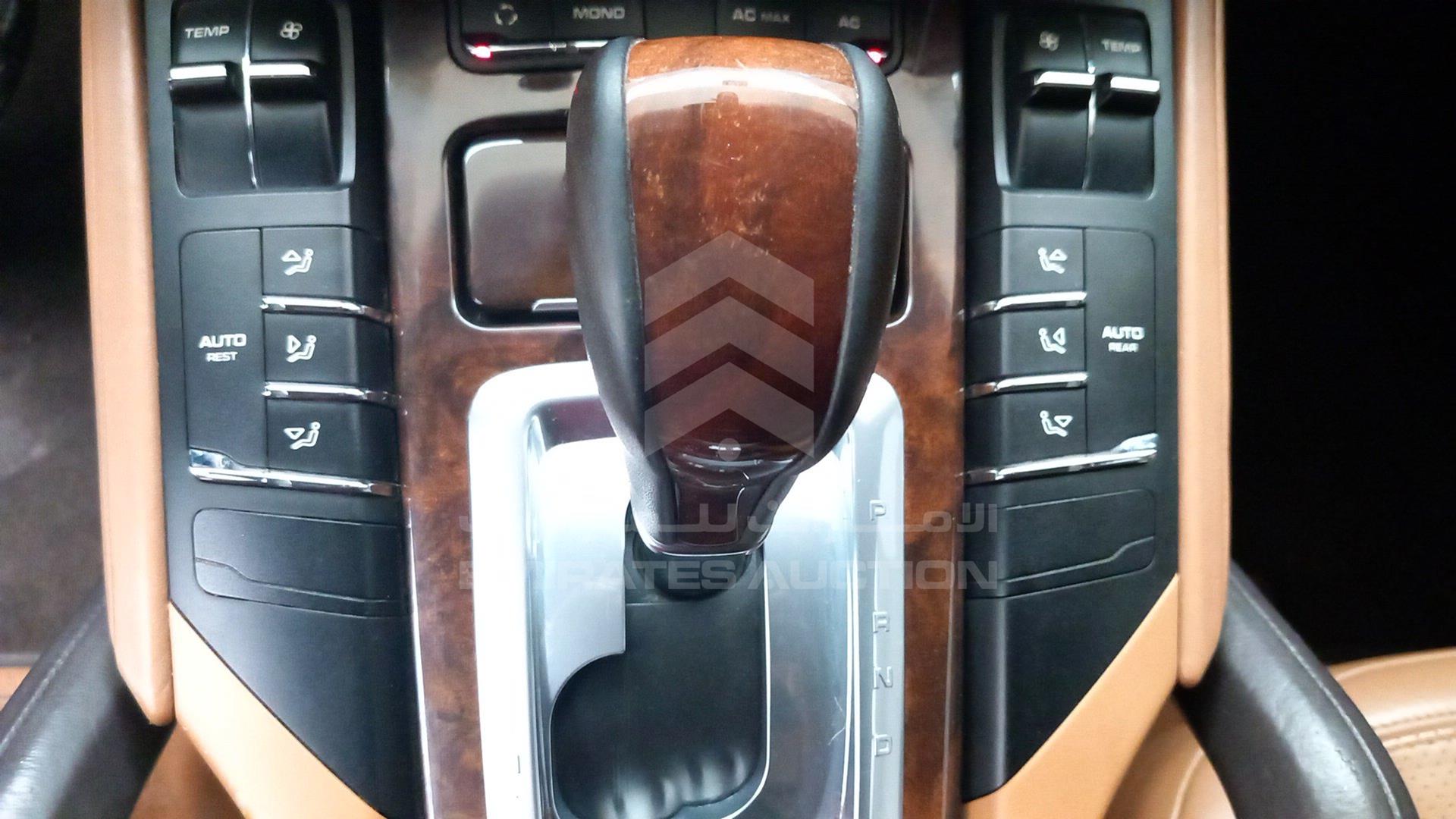 2011 PORSCHE CAYENNE VIN: WP1ZZZ92ZBLA50727