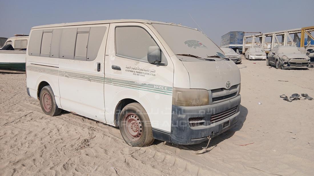 2007 Toyota Hiace — Front Right Angle — Photo 9