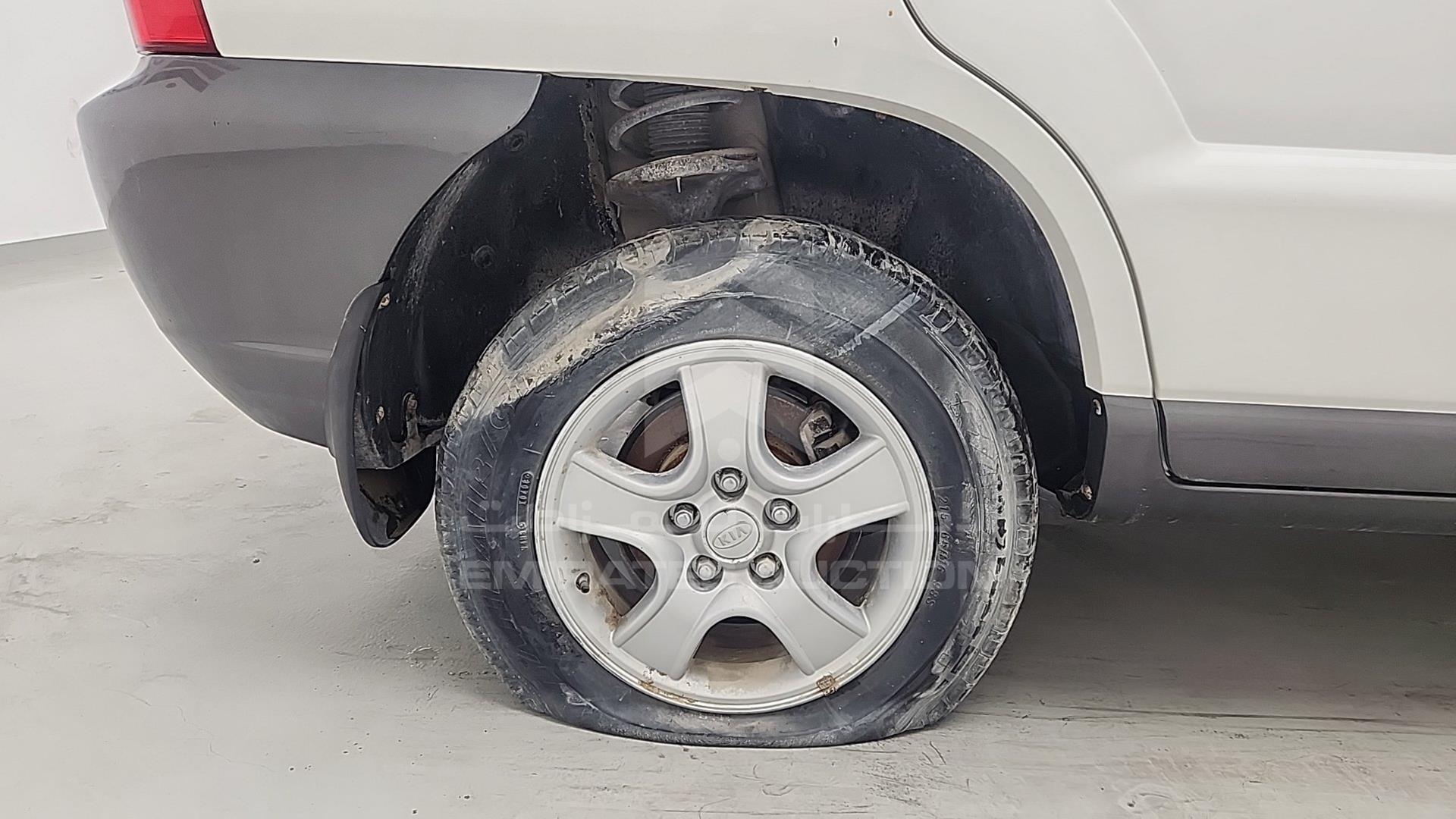 2007 KIA SPORTAGE VIN: KNAJE552277327222