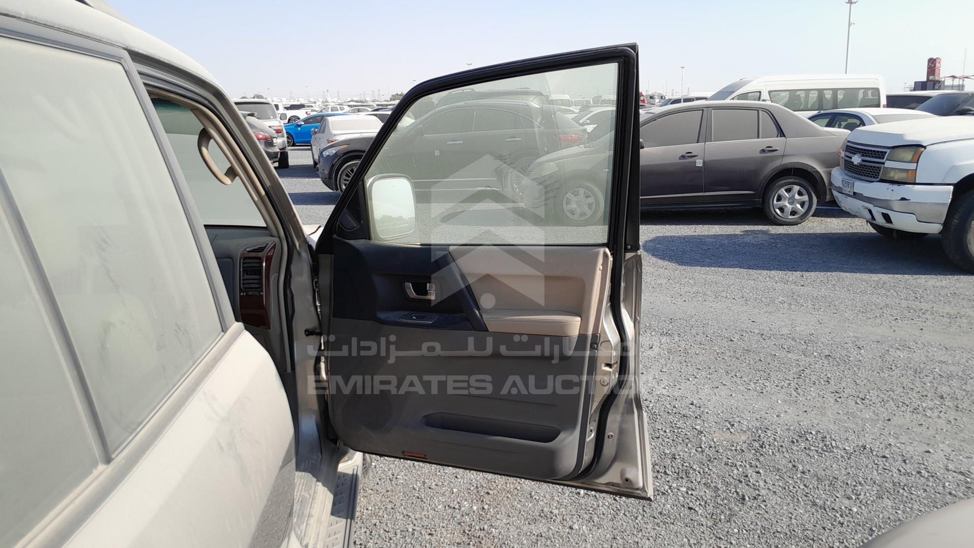2004 MITSUBISHI PAJERO VIN: JMYLRV73W4J704652