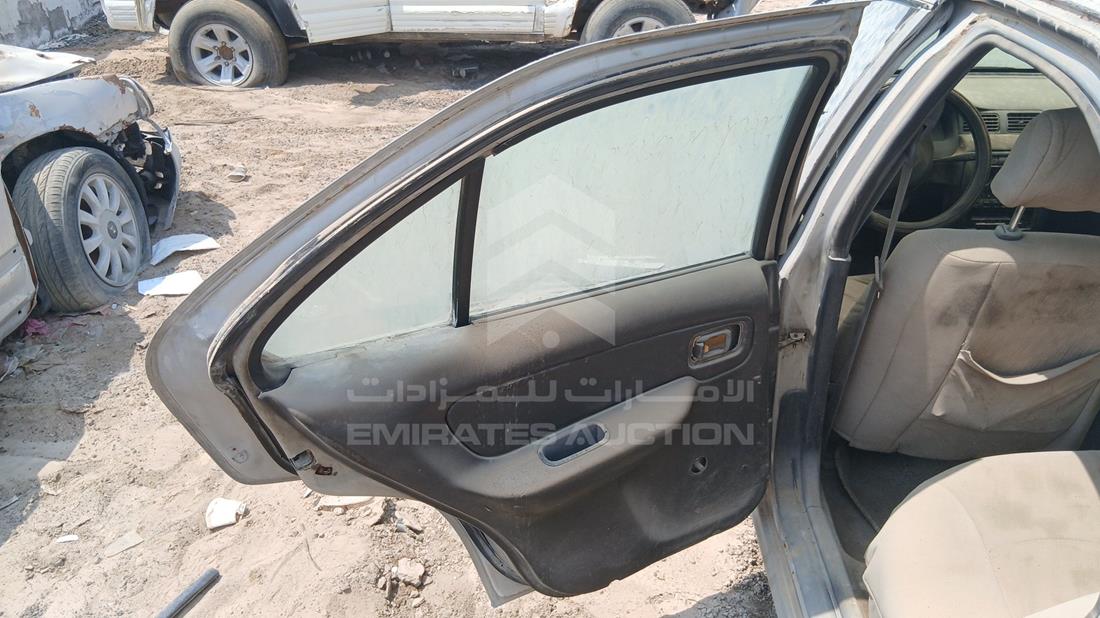 نيسان صني 1999 — الباب الخلفي الأيسر — صورة 35